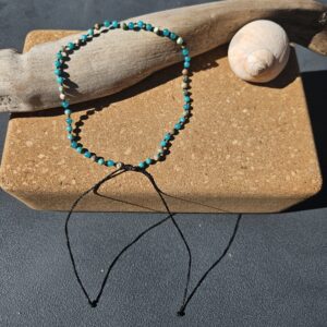 1/2JapaMala 4mm Serpentine teinte porté en choker